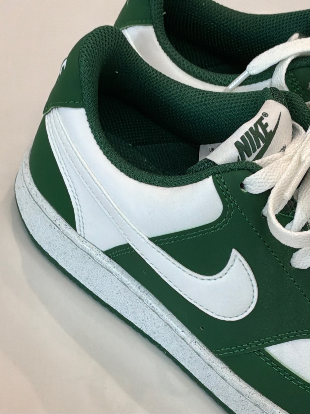 Nike Size 6 Women’s Low-Top Sneakers White Green Worn Trying On Minor Crease - Picture 7 of 16